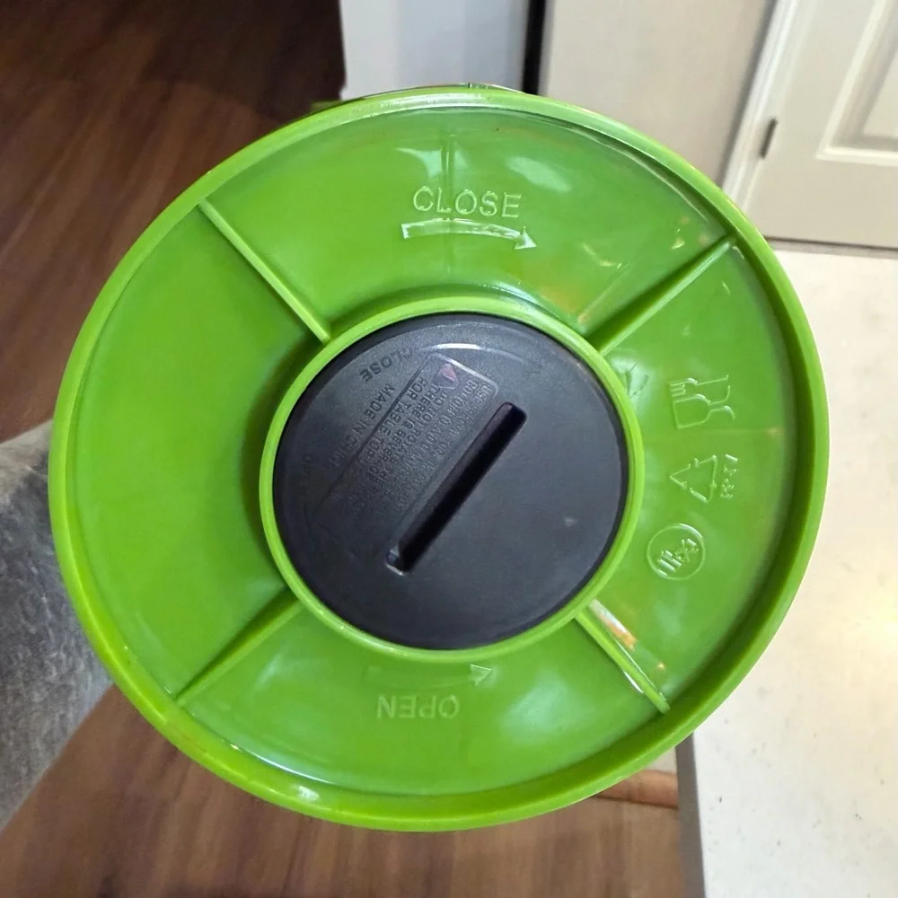 Williams Sonoma Grinch Hot Chocolate Pump Pot - GreenBNWT and in original box.
